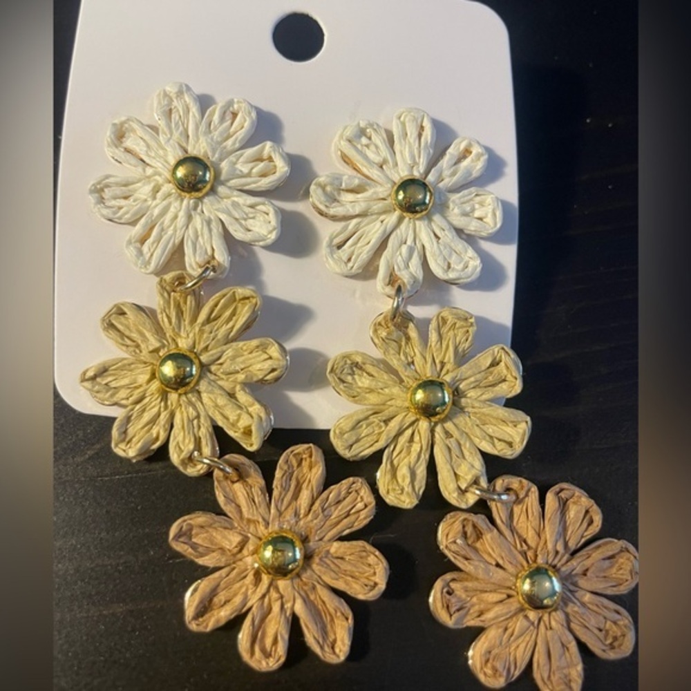 Brand new Daisy raffia earrings